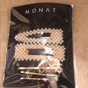 Monat hair accessories